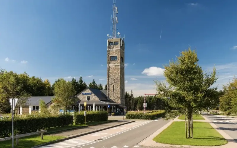 Der Steinturm am Signal de Botrange, dem höchsten Punkt Belgiens